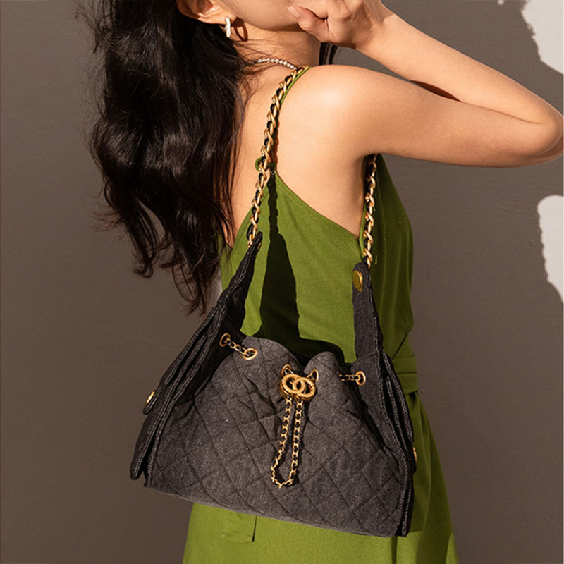 Women’s Quilted Canvas Chain Hobo Bag In Gold Hardware