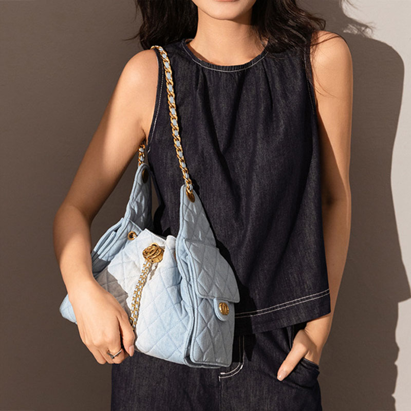 Women’s Quilted Canvas Chain Hobo Bag In Gold Hardware