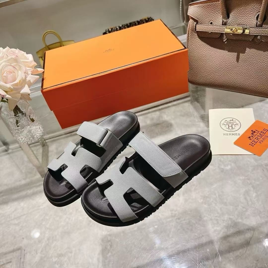 Chypre Sandals in light grey and black