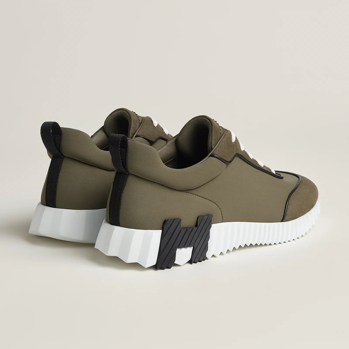 Bouncing Sneakers in olive green and white