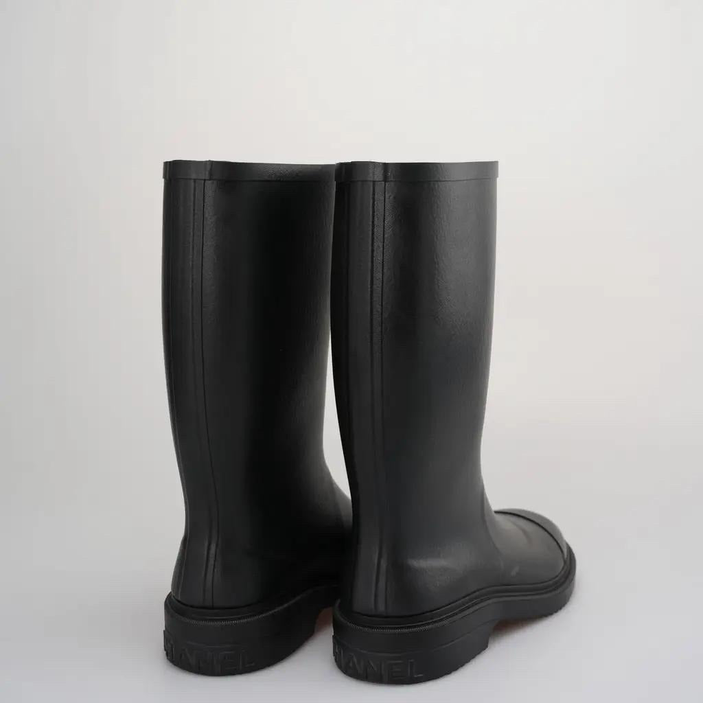 Pearl Detail Tall Boots in black