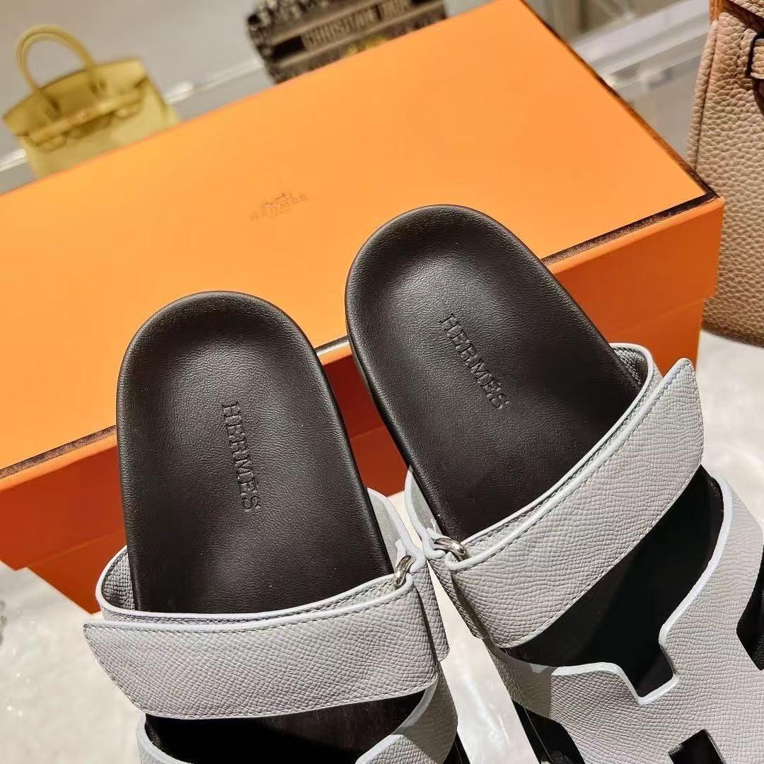 Chypre Sandals in light grey and black
