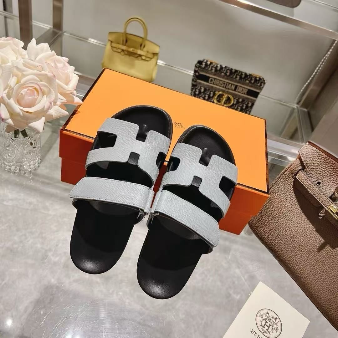 Chypre Sandals in light grey and black