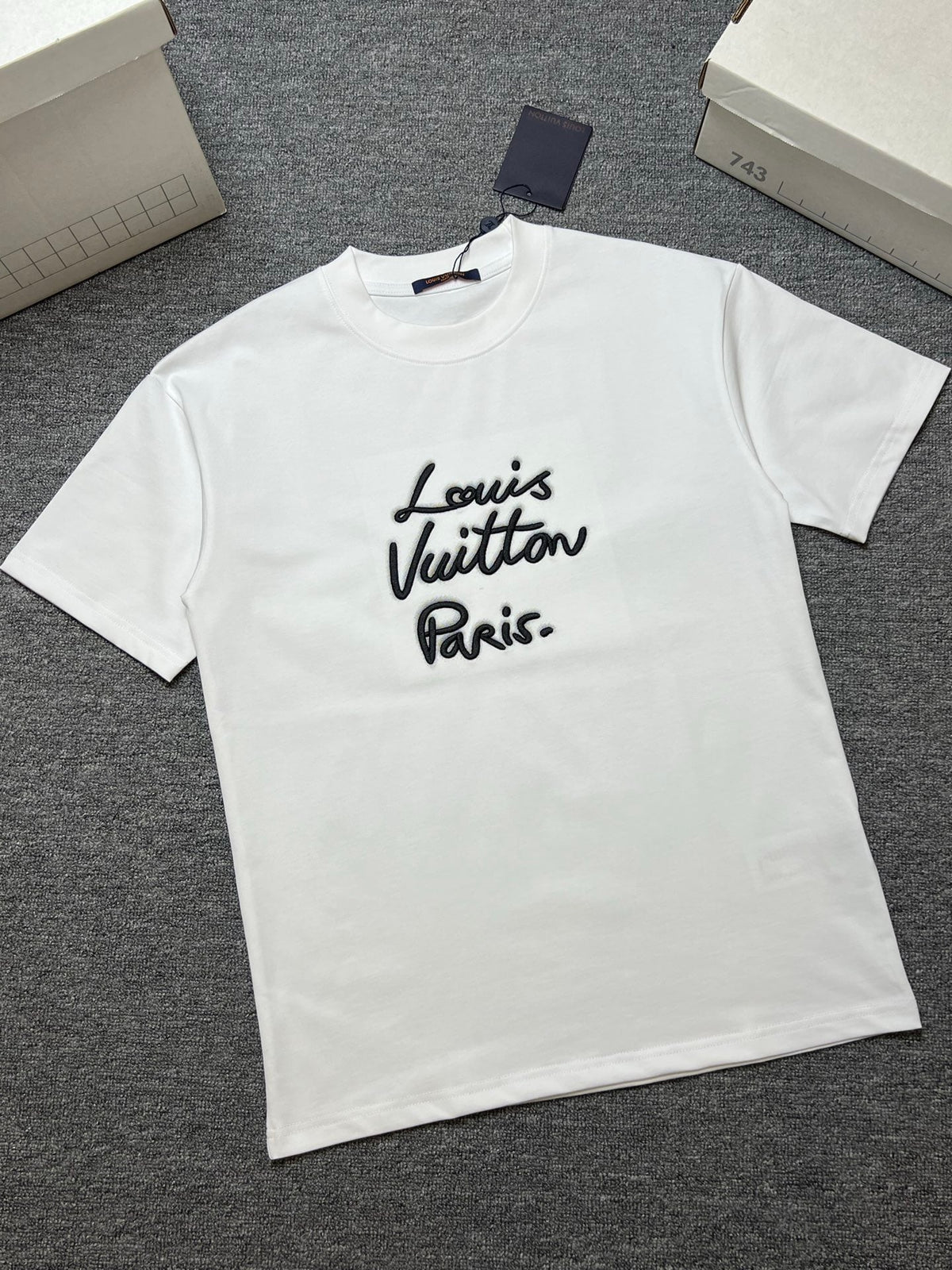 Paris Script T-Shirt in white and black