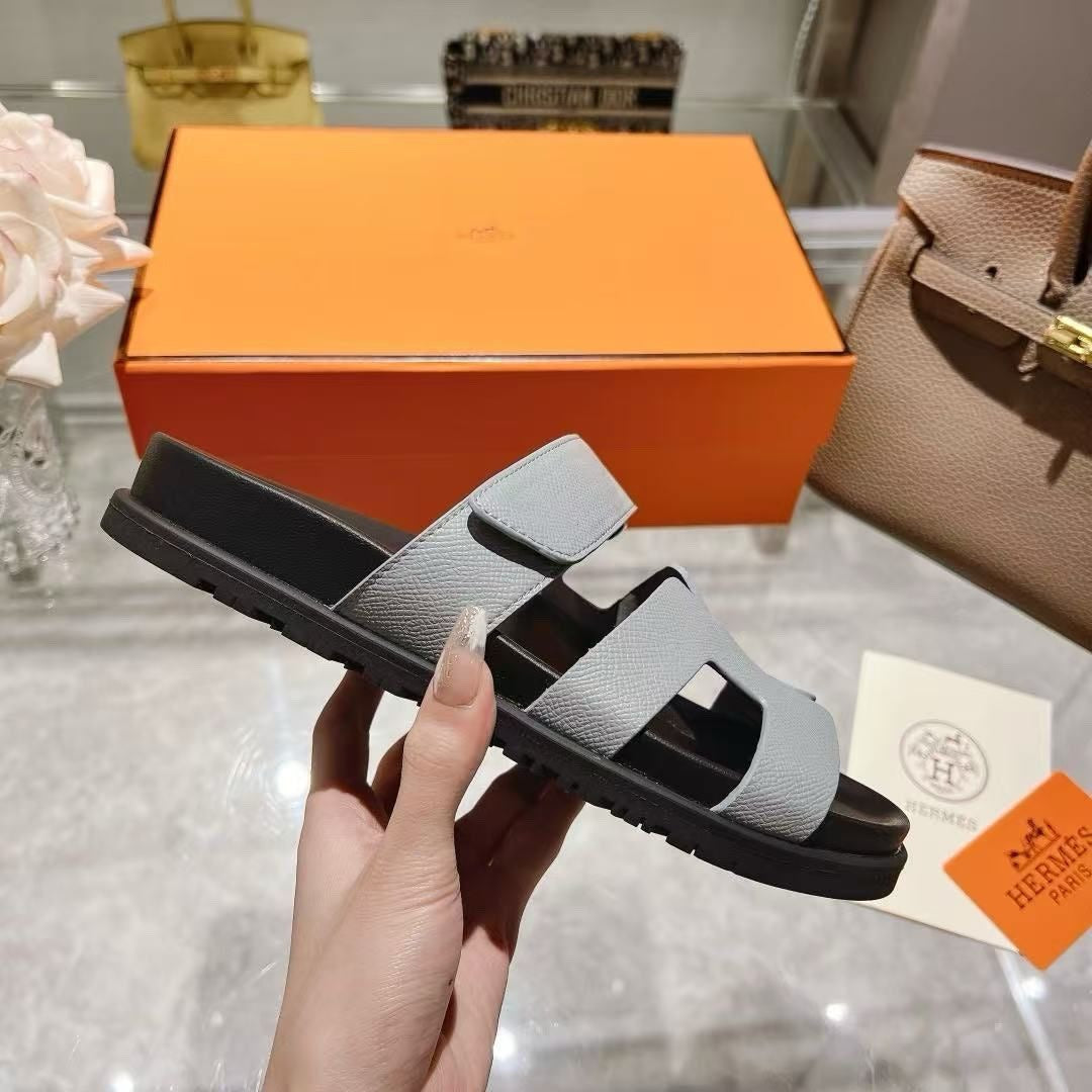 Chypre Sandals in light grey and black