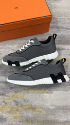 Bouncing Sneakers in dark grey, black and white