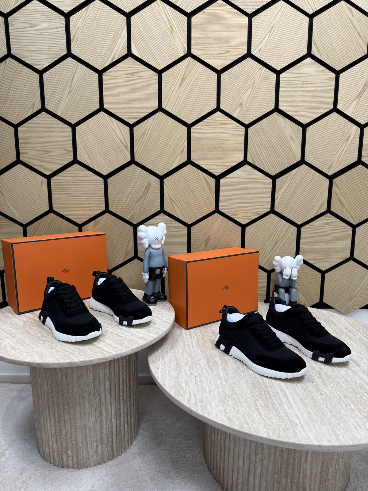 Bouncing Sneakers in black and white