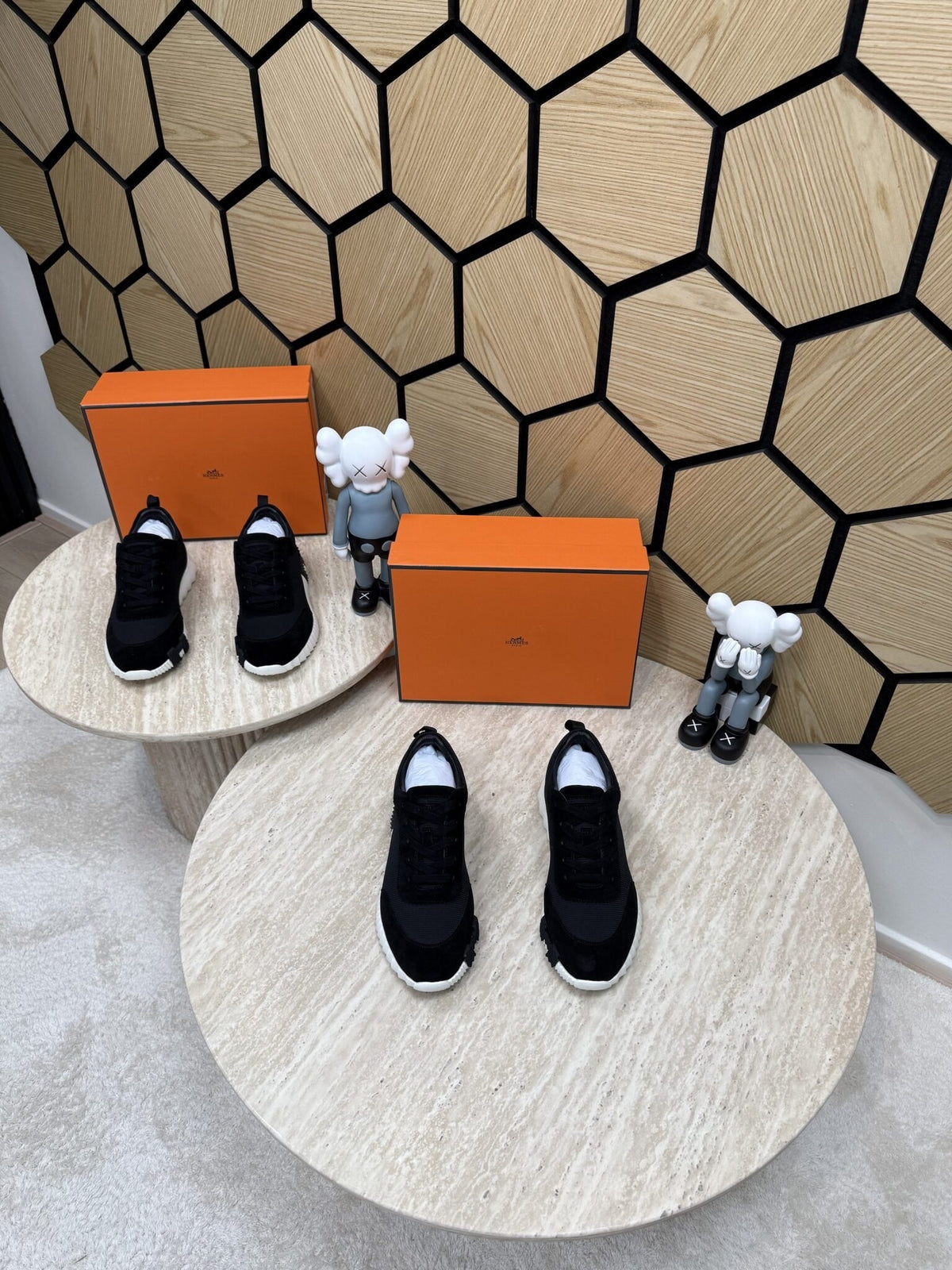 Bouncing Sneakers in black and white