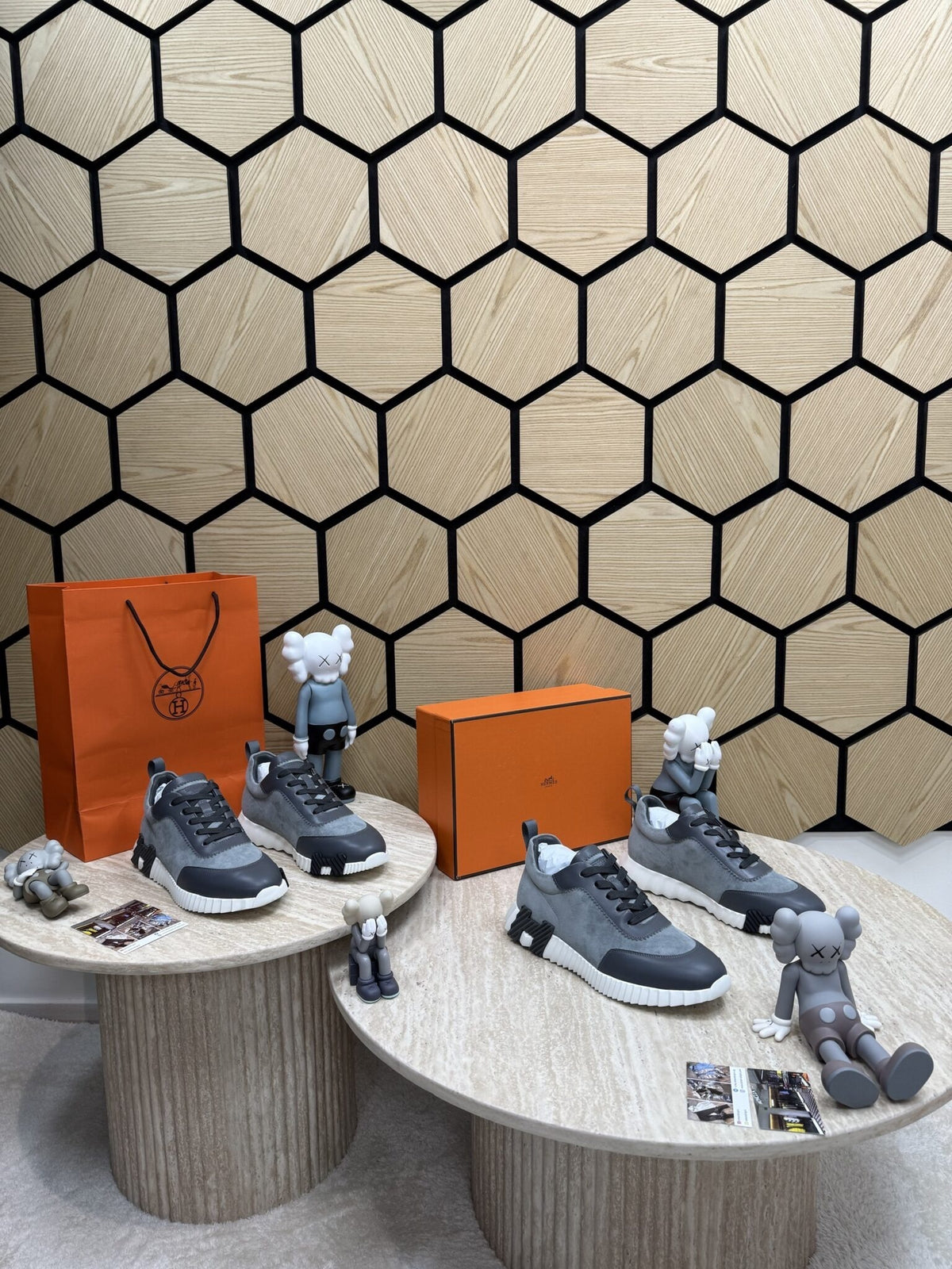 Bouncing Sneakers in grey blue, black and white