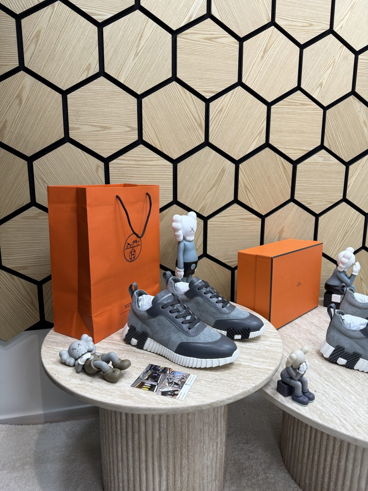 Bouncing Sneakers in grey blue, black and white