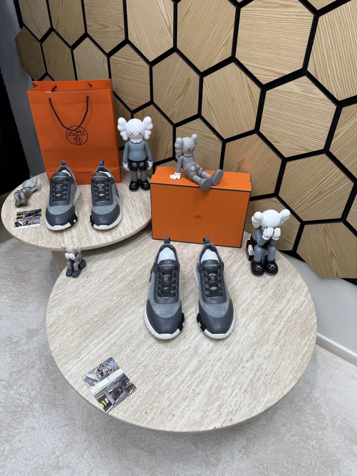 Bouncing Sneakers in grey blue, black and white