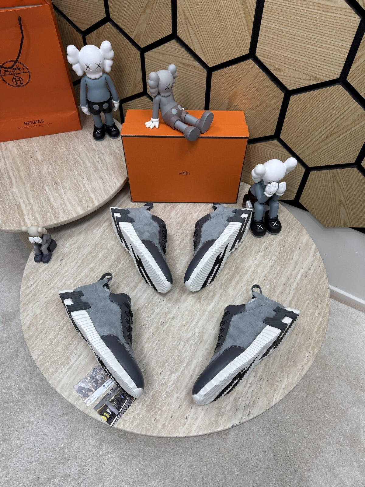 Bouncing Sneakers in grey blue, black and white