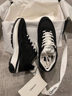 Runner Sneakers in black and white