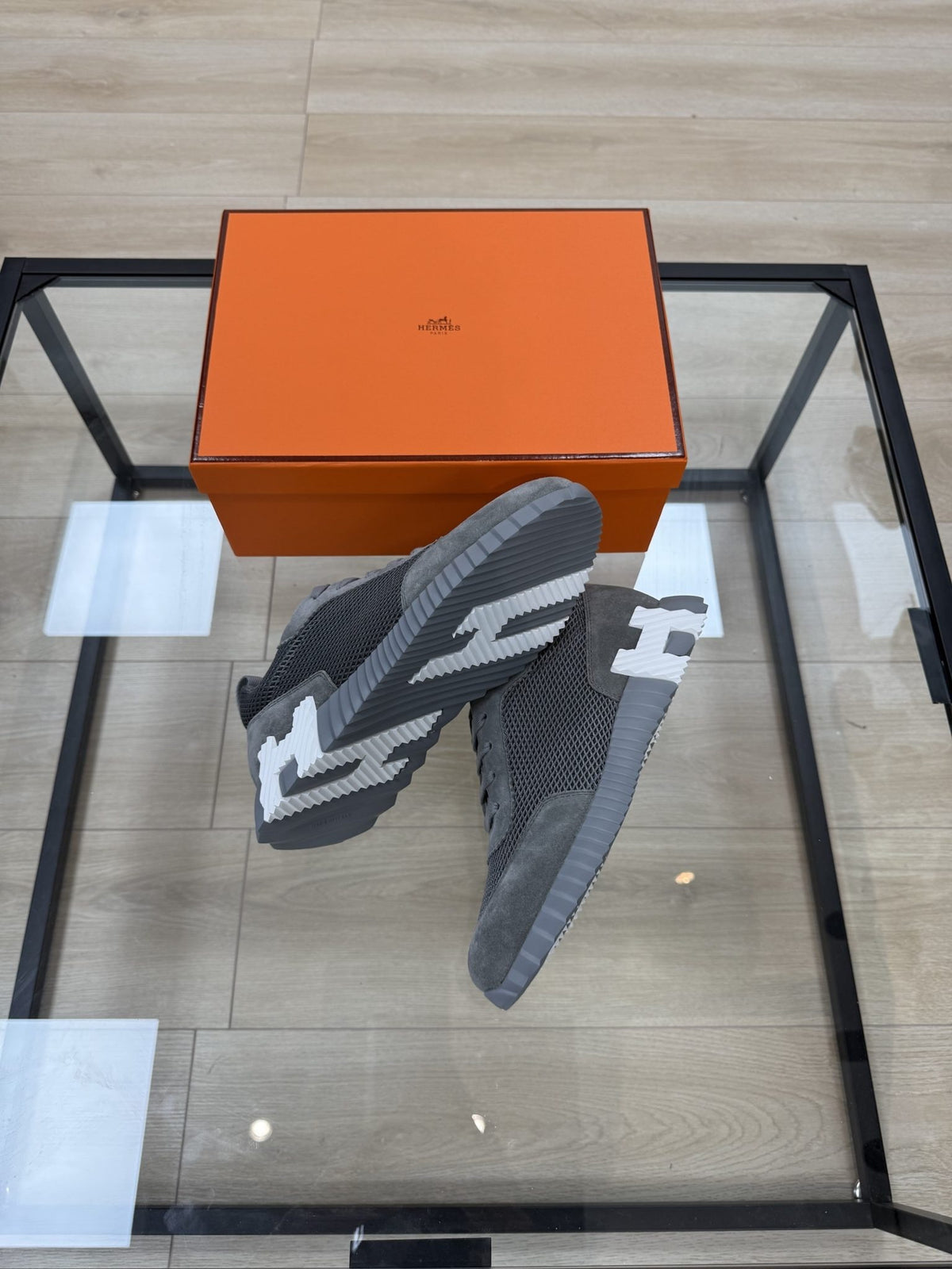 Bouncing Sneakers in grey