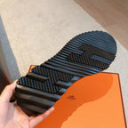 Bouncing Sneakers in black