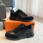 Bouncing Sneakers in black