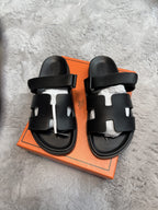 Chypre Sandals in black