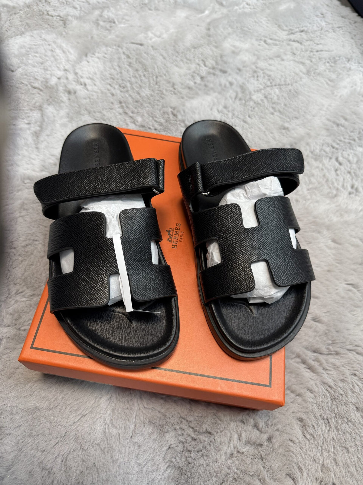 Chypre Sandals in black