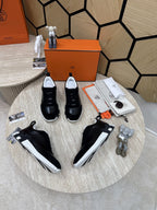 Bouncing Sneakers in black and white