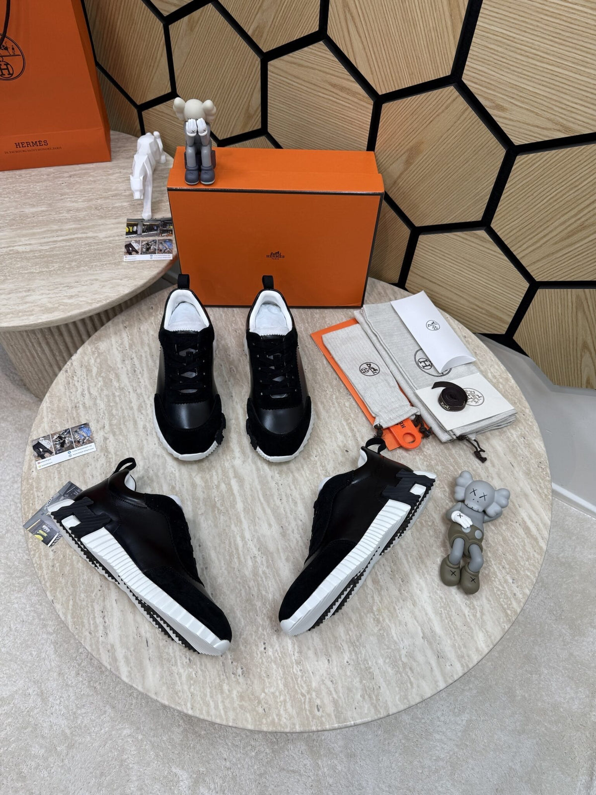 Bouncing Sneakers in black and white