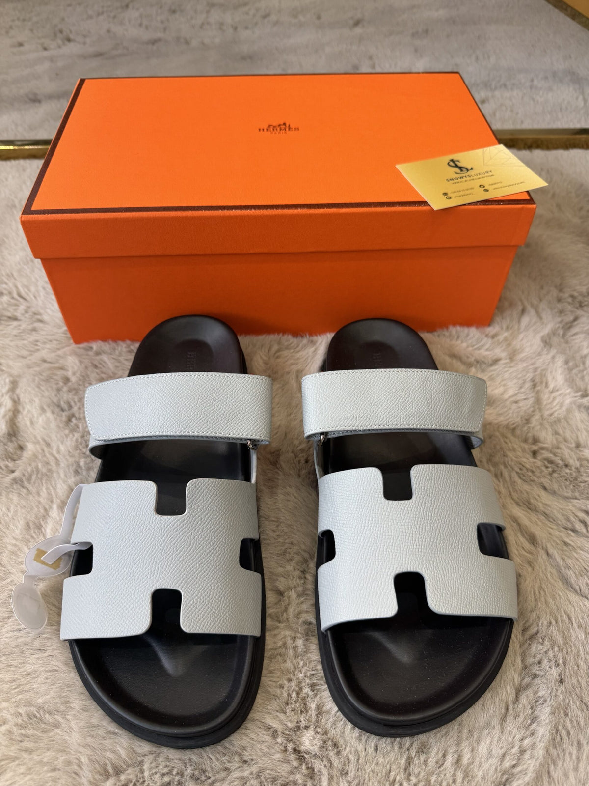 Chypre Sandals in light grey and black