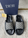 Alpha Oblique Slides in black and grey