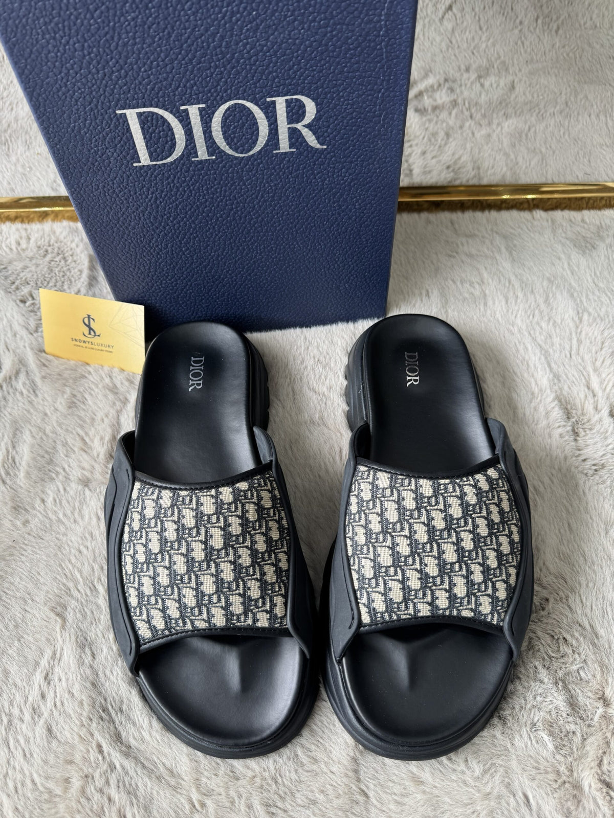 Alpha Oblique Slides in black and grey