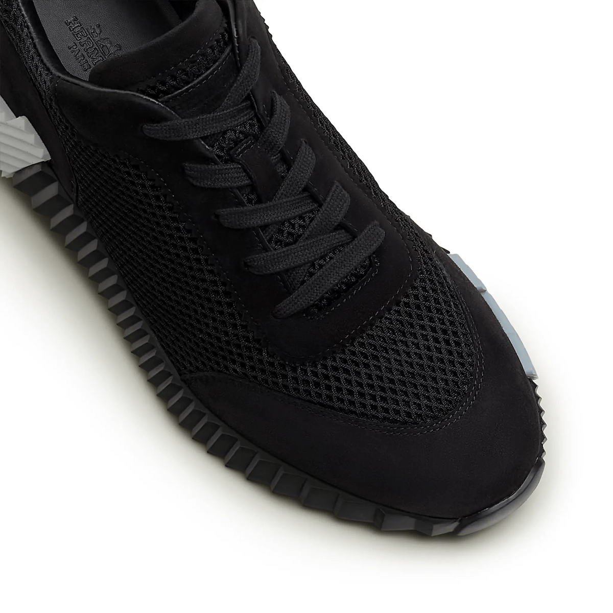 Bouncing Sneakers in black and white