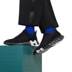 Bouncing Sneakers in black and white