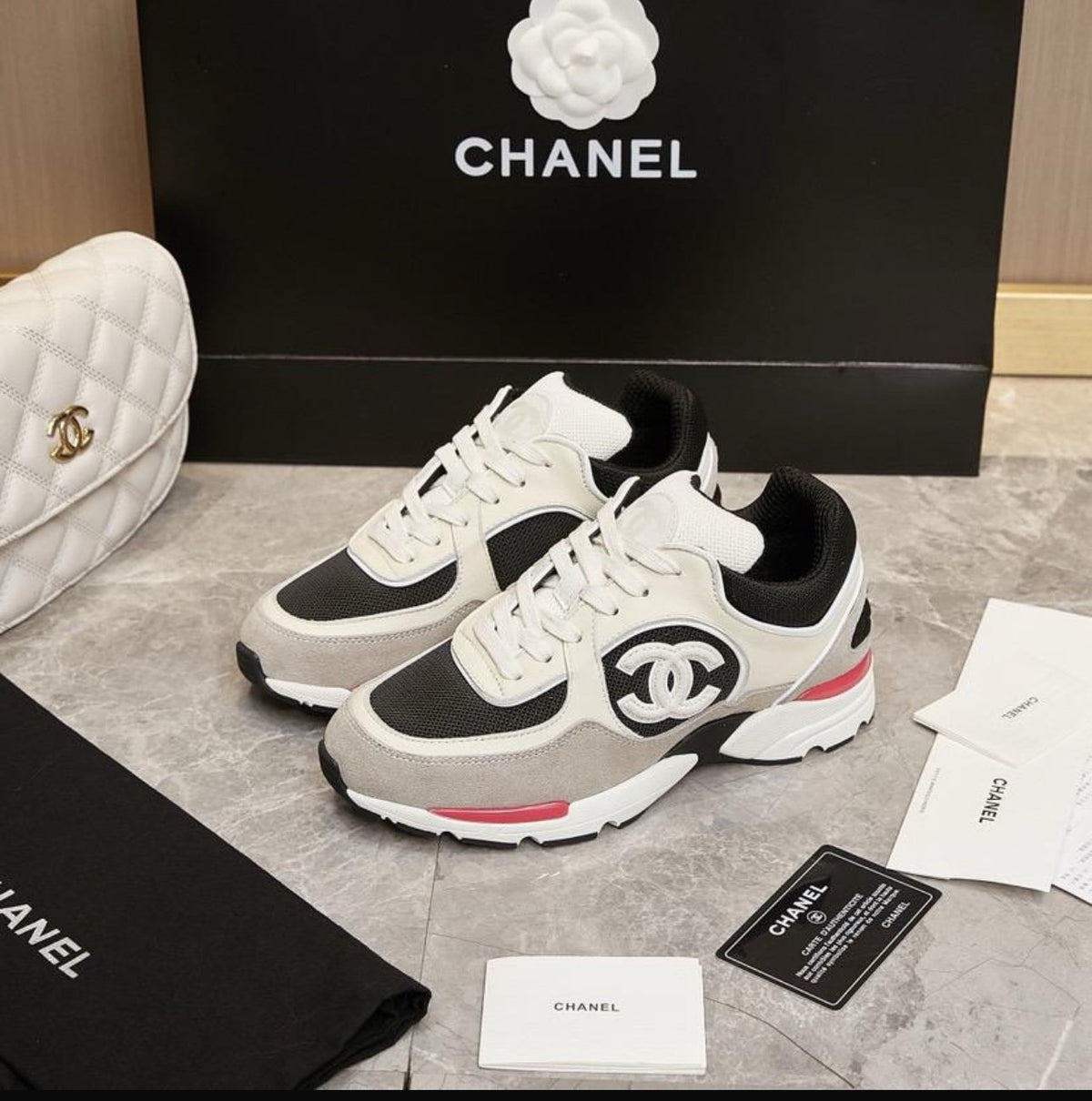 Runner Sneakers in white, black and pink
