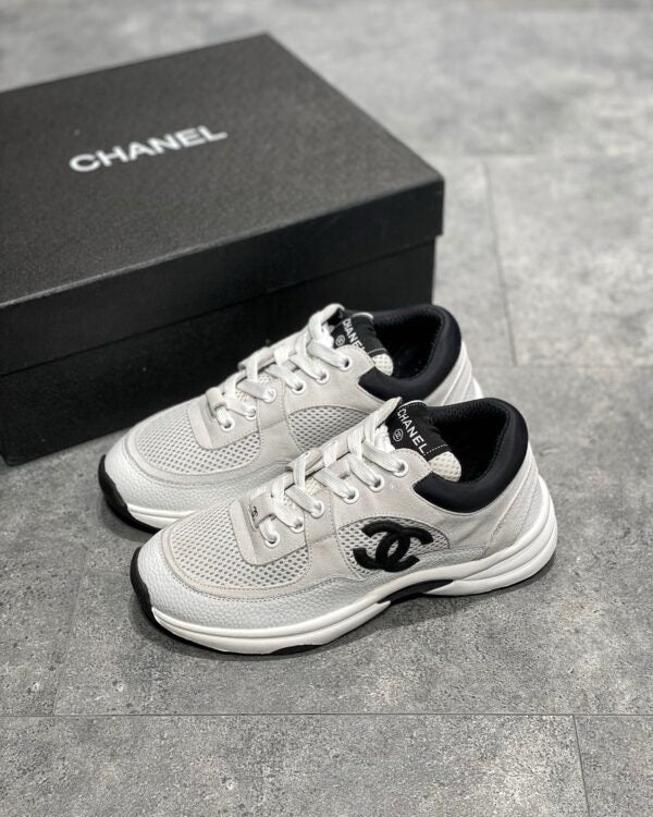 Runner Sneakers in white and black