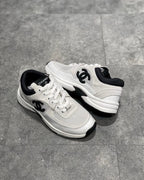 Runner Sneakers in white and black