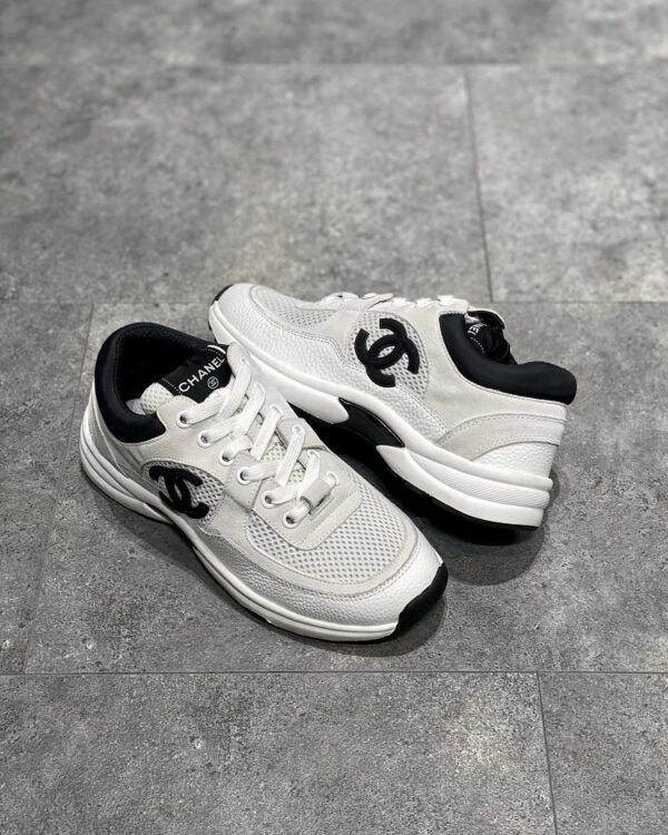 Runner Sneakers in white and black