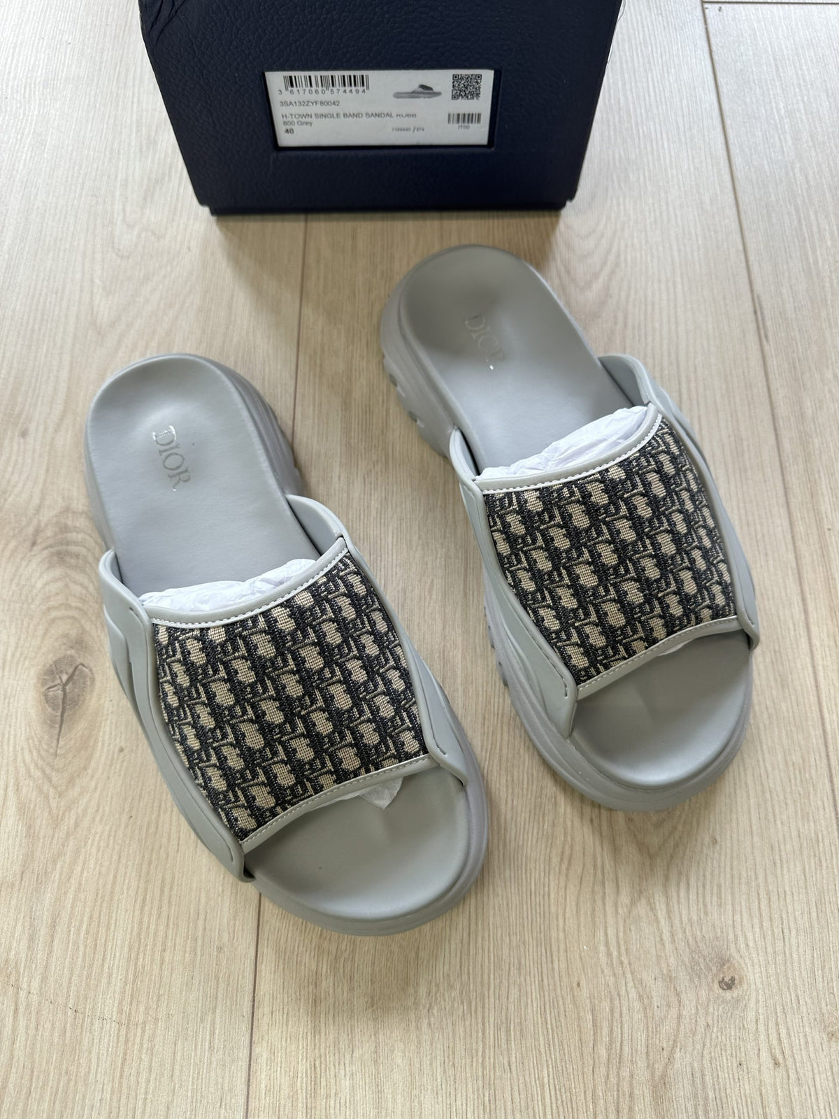 Aqua Oblique Slides in grey