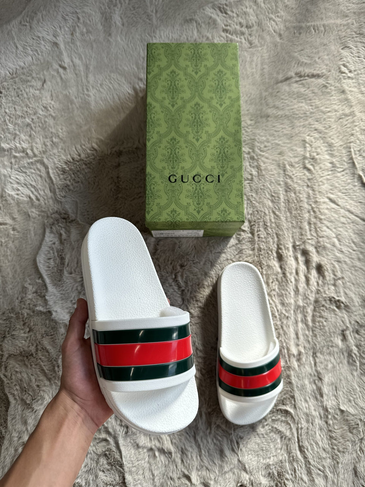 Pursuit Web Slides in white, green and red