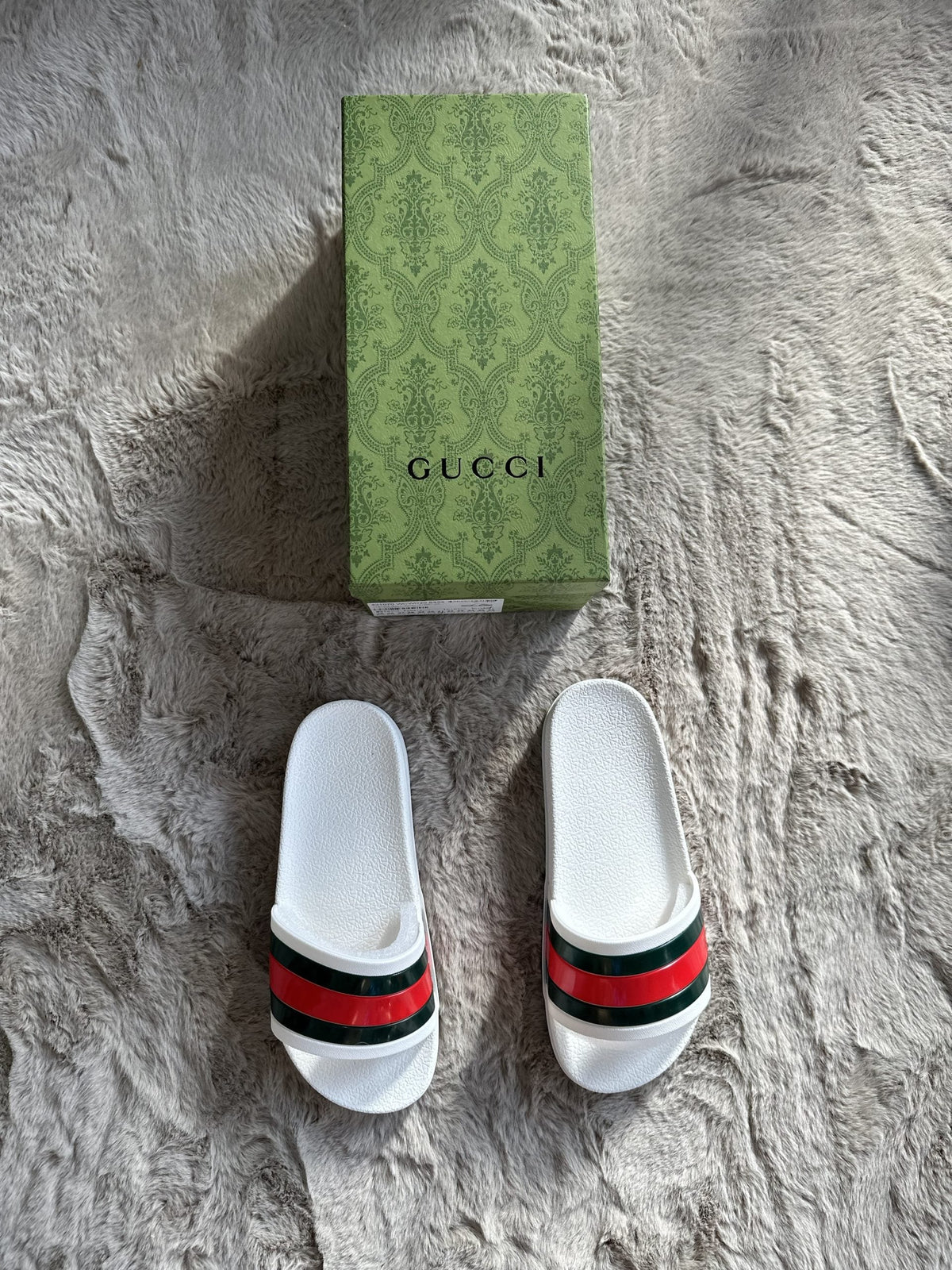 Pursuit Web Slides in white, green and red