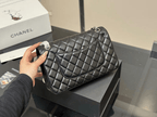 Classic Flap Medium Bag in black