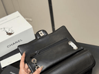 Classic Flap Medium Bag in black