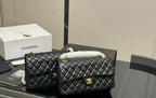 Classic Flap Medium Bag in black