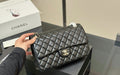 Classic Flap Medium Bag in black