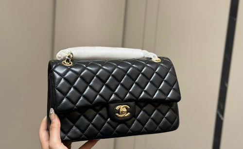 Classic Flap Medium Bag in black