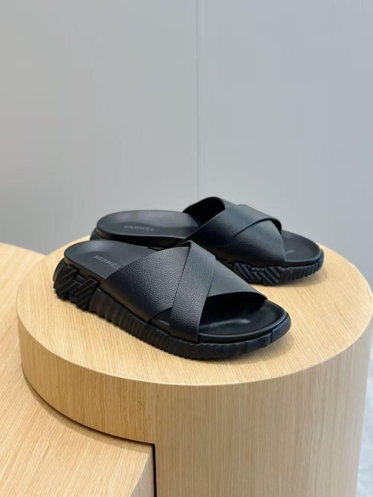 Chypre Sandals in black