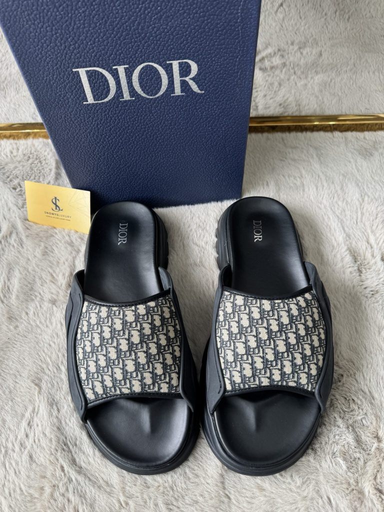Alpha Oblique Slides in black and grey