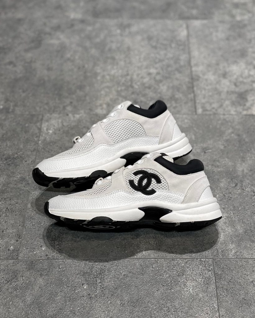 Runner Sneakers in white and black