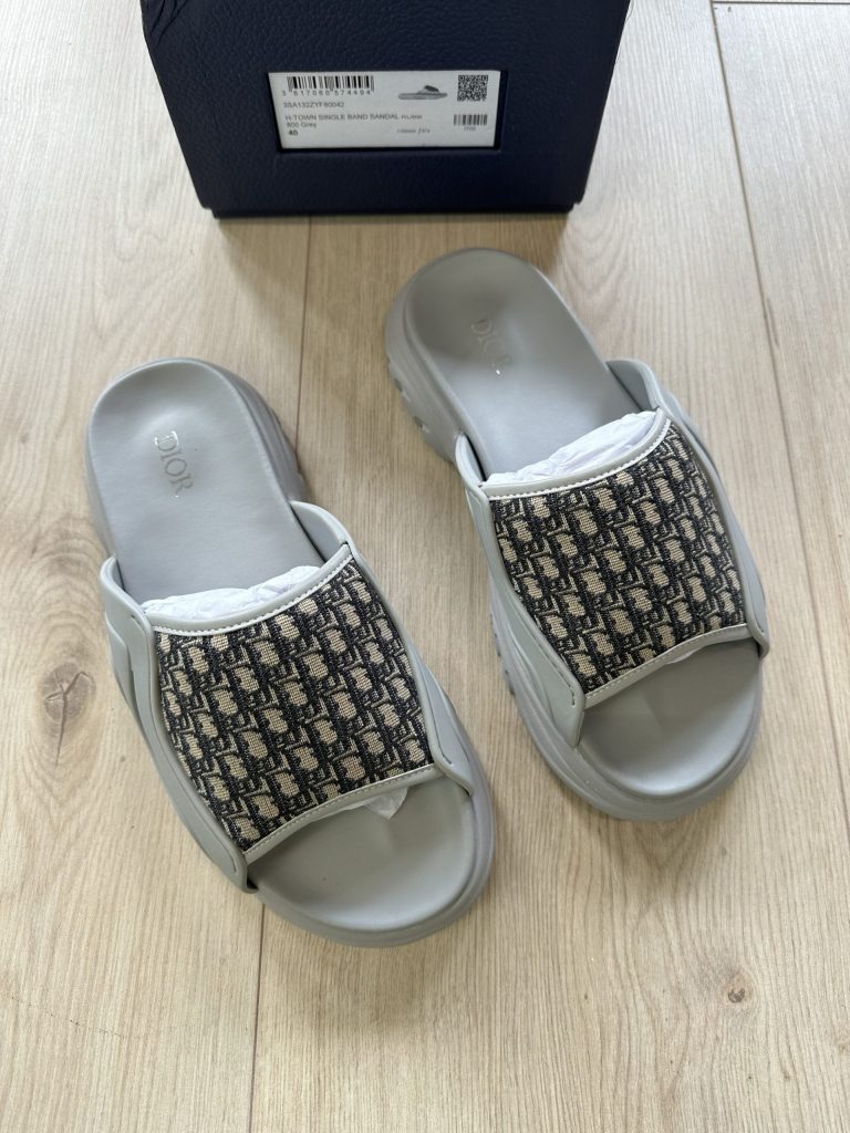 Aqua Oblique Slides in grey