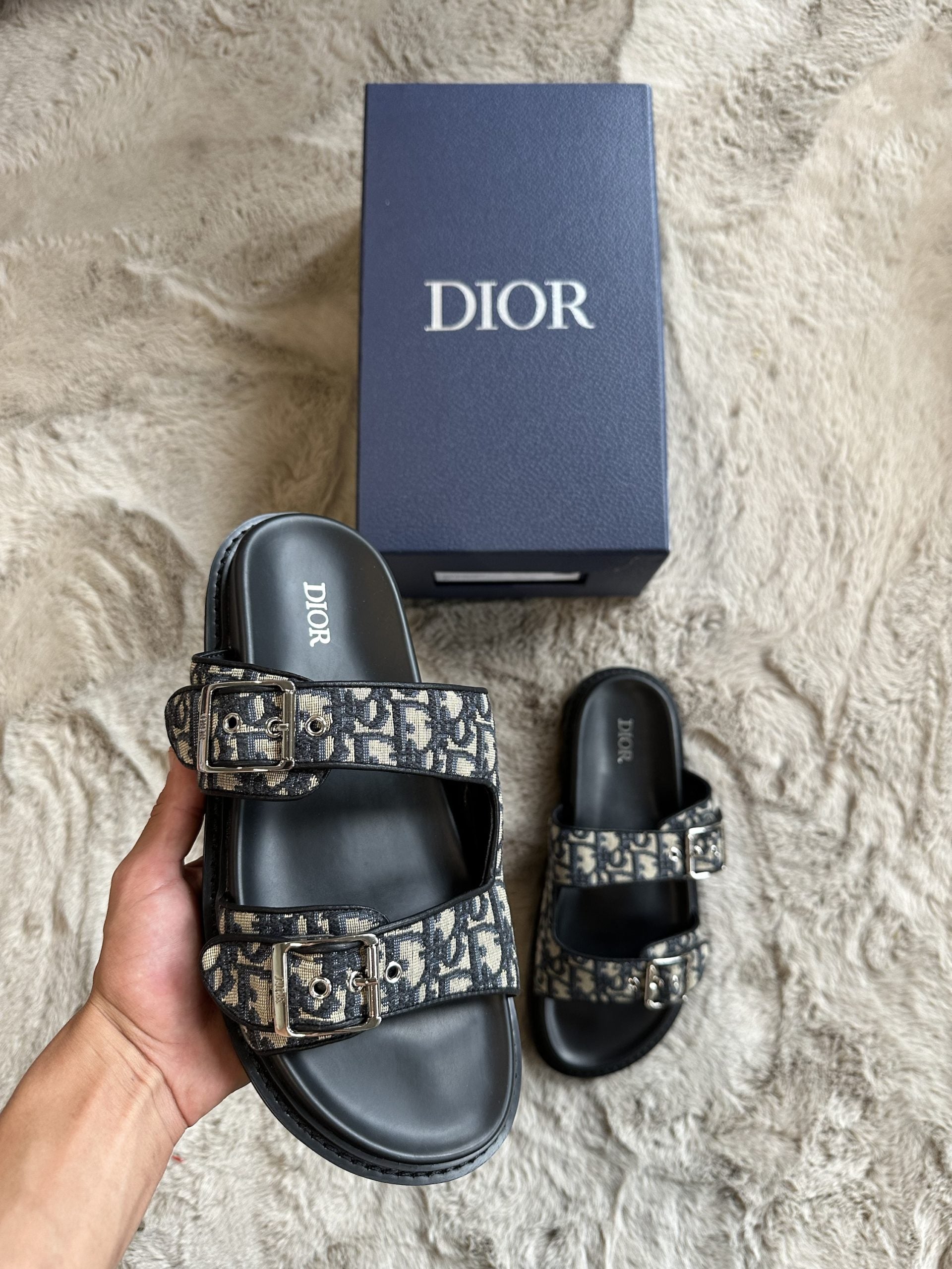 Aqua Oblique Sandals – Black & Grey Patterned Double-Strap Slides — product image